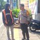 Bhabinkamtibmas Kelurahan Pisang Utara Sambangi Jukir, Sampaikan Pesan Kamtibmas