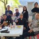 Bhabinkamtibmas Kelurahan Laikang Bersama LPM dan Linmas Pantau Penyaluran Bantuan Sembako bagi Warga Kurang Mampu