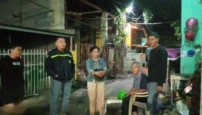 Peduli Sesama, Bhabinkamtibmas Polsek Rappocini Bantu Warga Lupa Ingatan Kembali ke Rumah Keluarga