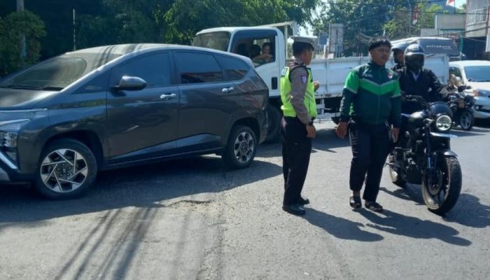 Antrean Kendaraan Mengular di SPBU, Unit Lantas Bontoala Sigap Atur Arus