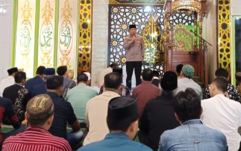 Safari Jumat di Masjid An-Nur, Kapolsek Ujung Pandang Titip Pesan Kamtibmas kepada Jamaah