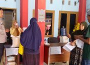 Kawal Penyaluran Bantuan, Bhabinkamtibmas Polsek Rappocini Pantau Pembagian Beras PKH di Banta-Bantaeng