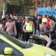Polisi Urai Kemacetan di depan Unhas